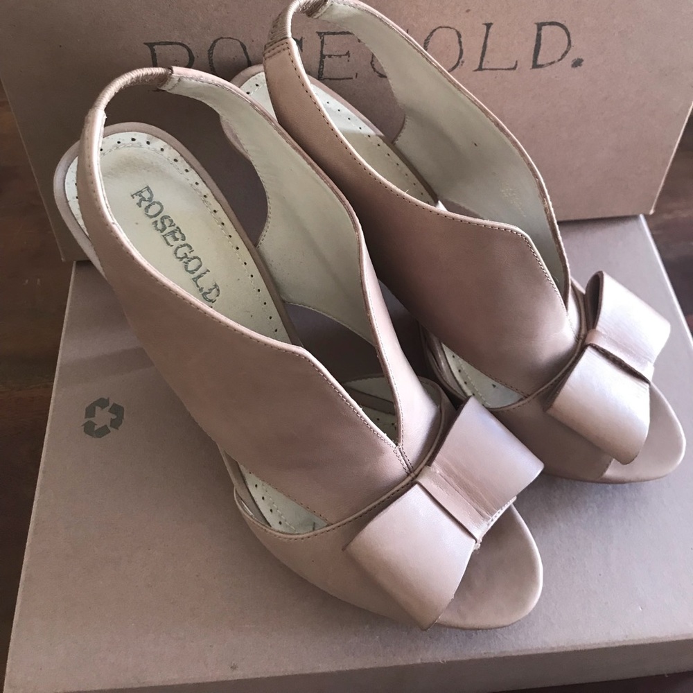 Rosegold Rose pink heels.